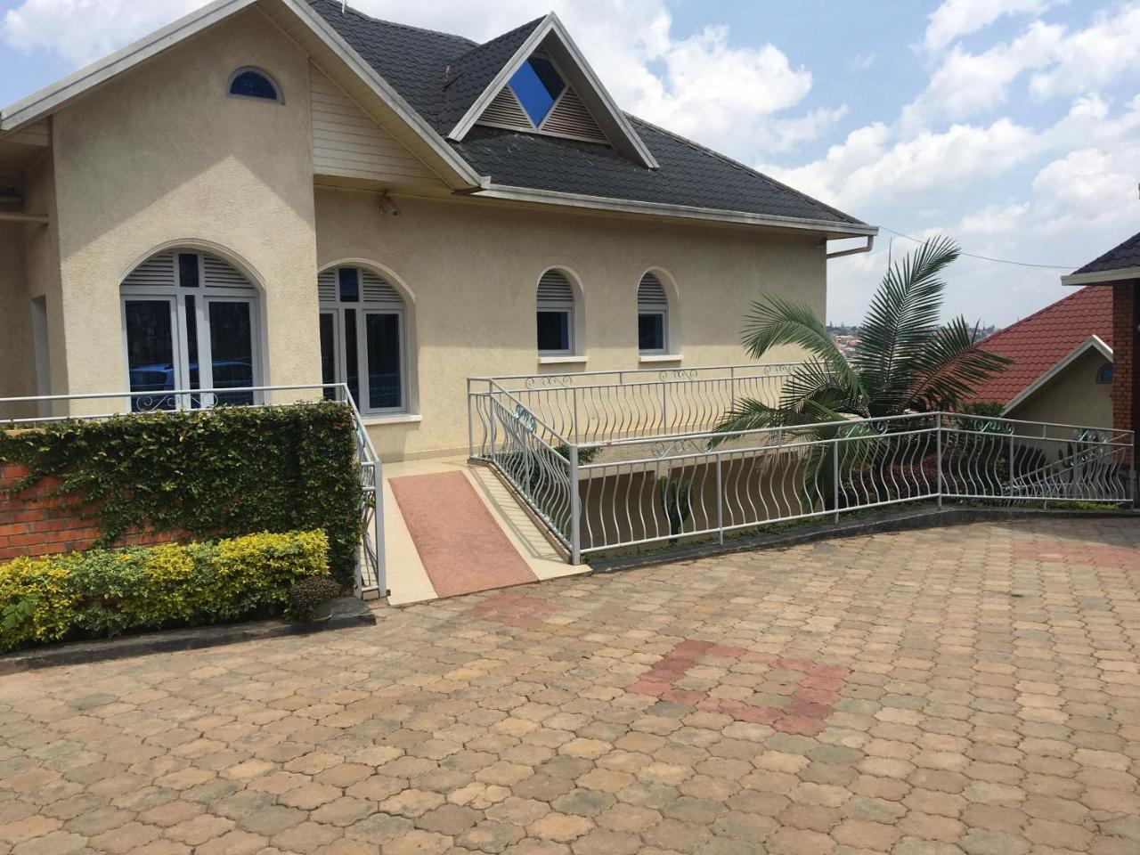 Corina K Guest House Kigali Extérieur photo